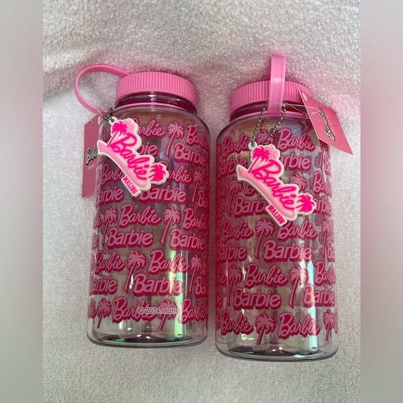 Get 2 NWT Barbie Pink 32 oz reusable water bottles. Includes Malibu Key Chains - Picture 4 of 7